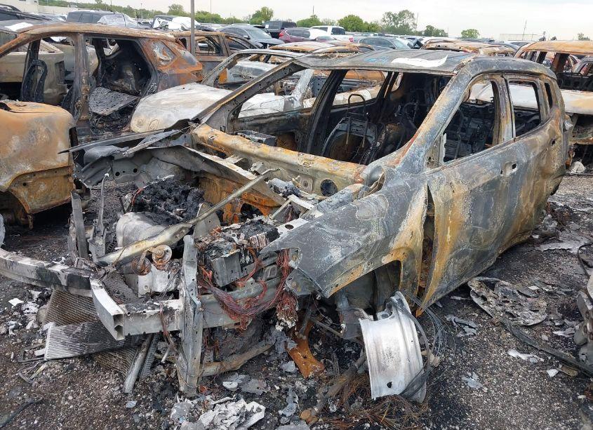 Photo 2 of 2020 Jeep Compass LATITUDE 4X4 (VIN 3C4NJDBBXLT143182)