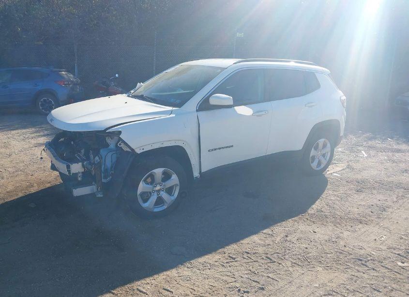 Photo 2 of 2021 Jeep Compass LATITUDE 4X4 (VIN 3C4NJDBBXMT509742)