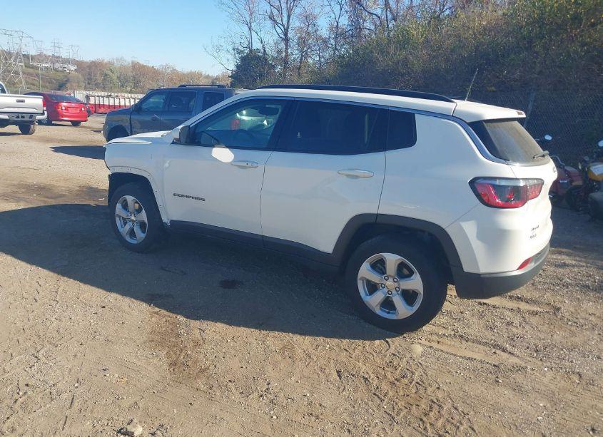 Photo 3 of 2021 Jeep Compass LATITUDE 4X4 (VIN 3C4NJDBBXMT509742)