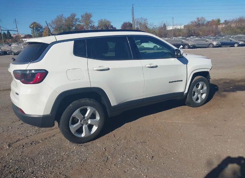 Photo 4 of 2021 Jeep Compass LATITUDE 4X4 (VIN 3C4NJDBBXMT509742)