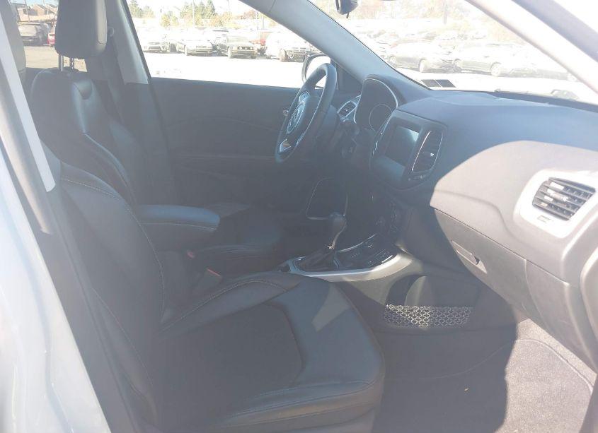 Photo 5 of 2021 Jeep Compass LATITUDE 4X4 (VIN 3C4NJDBBXMT509742)