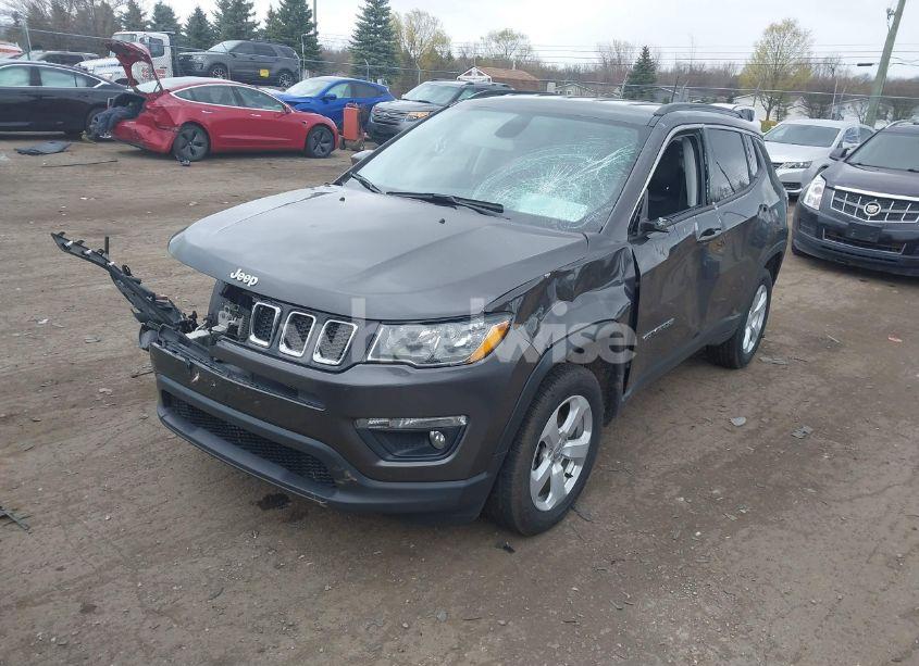 Photo 2 of 2021 Jeep Compass LATITUDE 4X4 (VIN 3C4NJDBBXMT551702)