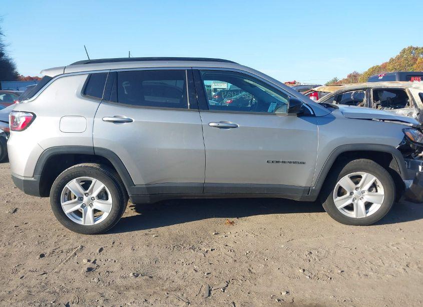 Photo 13 of 2022 Jeep Compass LATITUDE 4X4 (VIN 3C4NJDBBXNT116504)