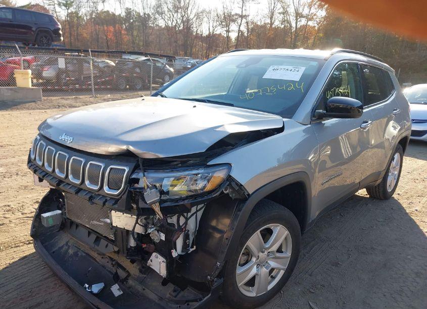 Photo 2 of 2022 Jeep Compass LATITUDE 4X4 (VIN 3C4NJDBBXNT116504)