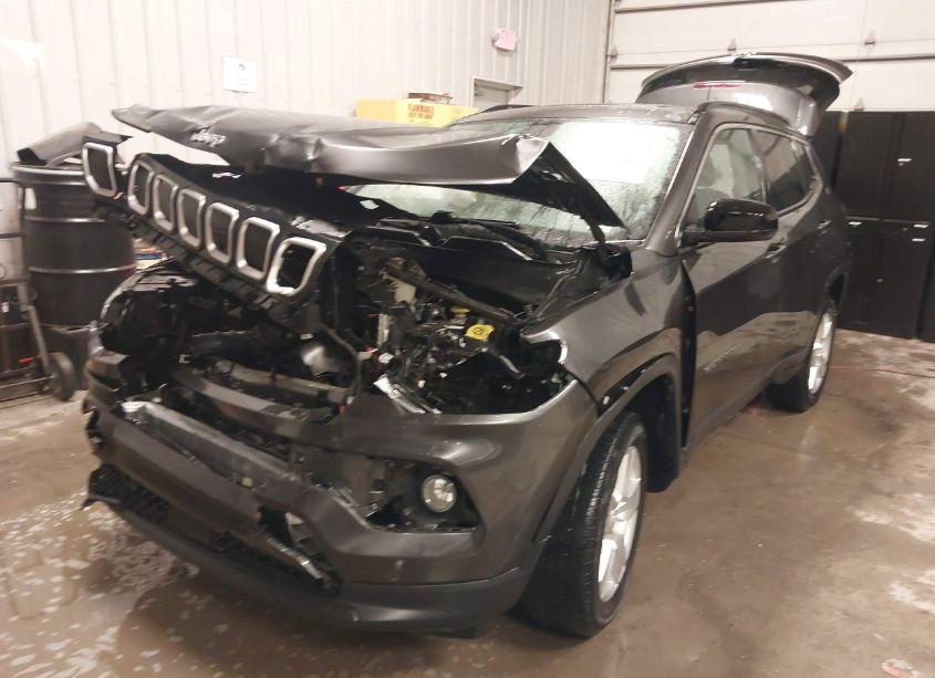 Photo 2 of 2022 Jeep Compass LATITUDE 4X4 (VIN 3C4NJDBBXNT120665)