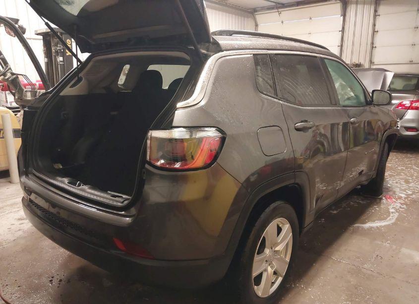 Photo 4 of 2022 Jeep Compass LATITUDE 4X4 (VIN 3C4NJDBBXNT120665)