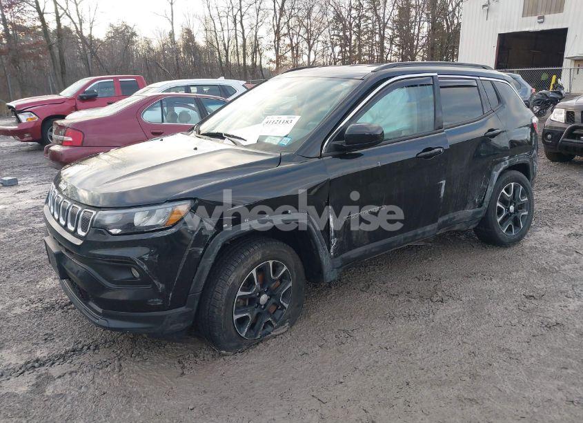 Photo 2 of 2022 Jeep Compass LATITUDE 4X4 (VIN 3C4NJDBBXNT124344)