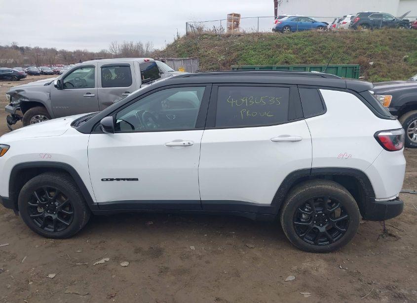 Photo 14 of 2022 Jeep Compass ALTITUDE 4X4 (VIN 3C4NJDBBXNT220362)