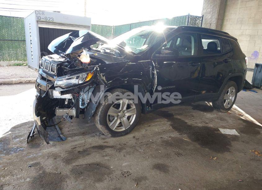 Photo 2 of 2022 Jeep Compass LATITUDE 4X4 (VIN 3C4NJDBBXNT232091)