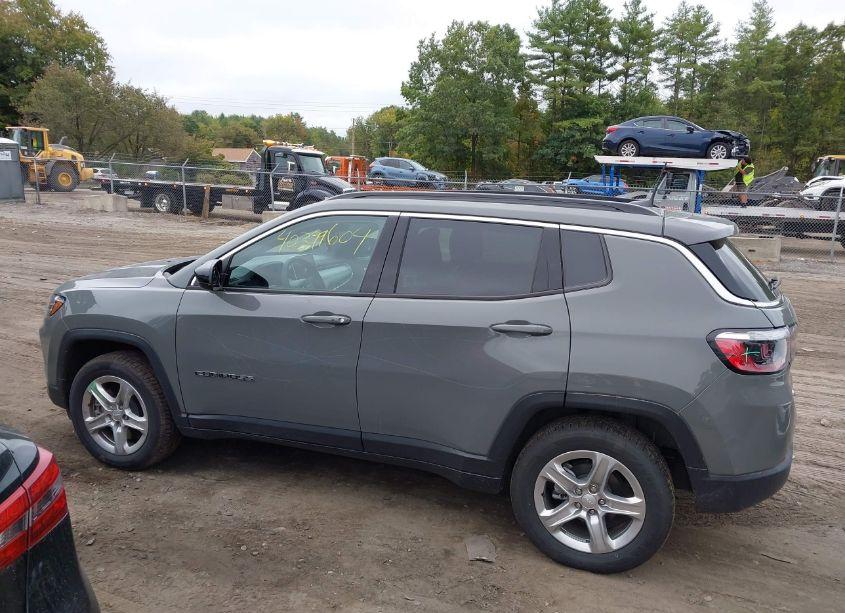 Photo 14 of 2023 Jeep Compass LATITUDE 4X4 (VIN 3C4NJDBN0PT537421)