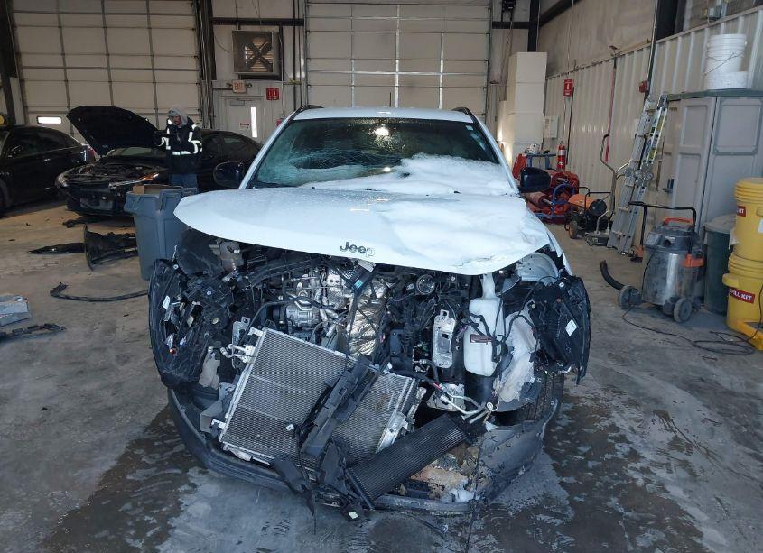 Photo 12 of 2024 Jeep Compass LATITUDE 4X4 (VIN 3C4NJDBN0RT119122)