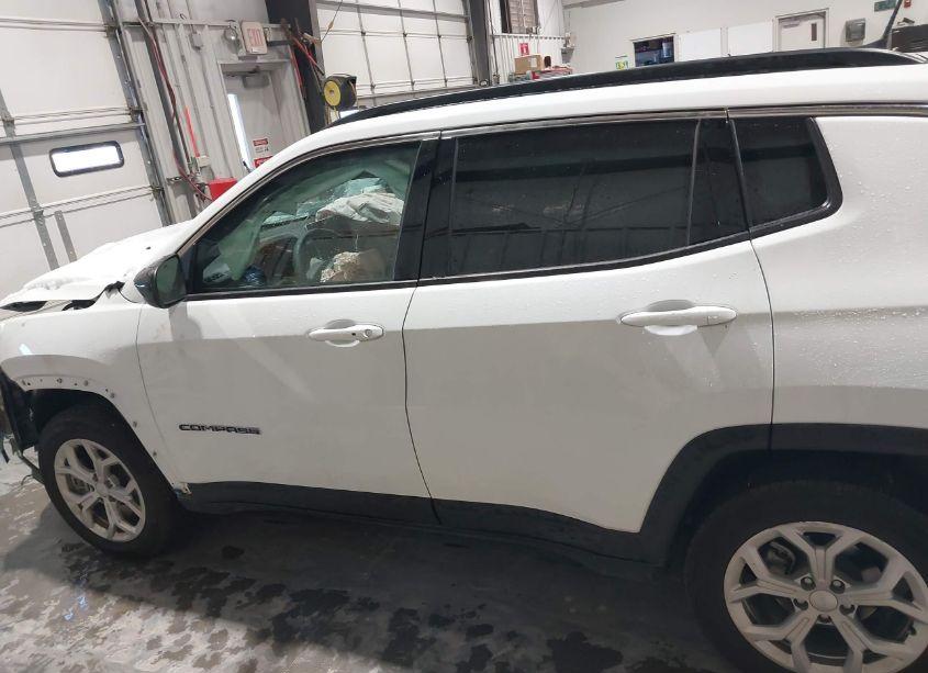 Photo 14 of 2024 Jeep Compass LATITUDE 4X4 (VIN 3C4NJDBN0RT119122)