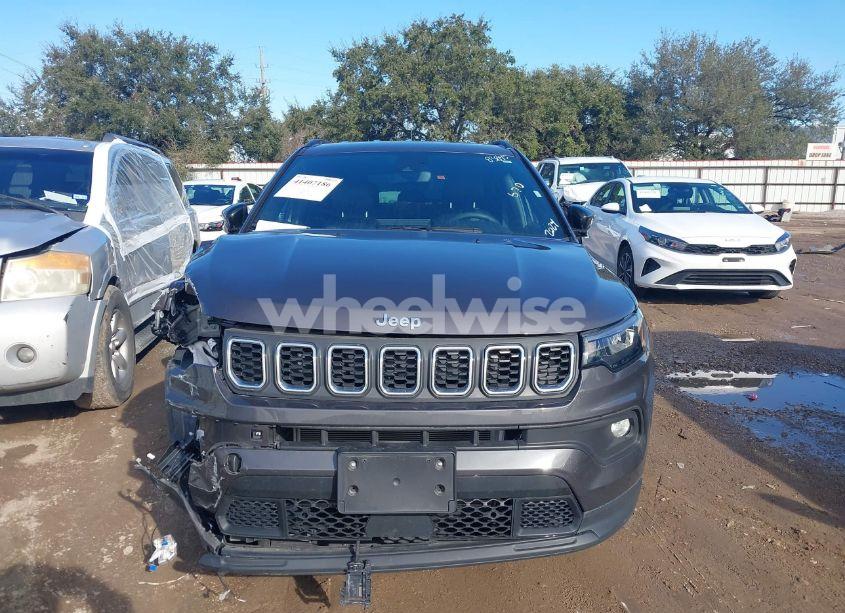 Photo 13 of 2024 Jeep Compass LATITUDE 4X4 (VIN 3C4NJDBN0RT132792)