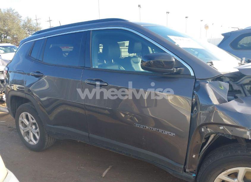 Photo 14 of 2024 Jeep Compass LATITUDE 4X4 (VIN 3C4NJDBN0RT132792)