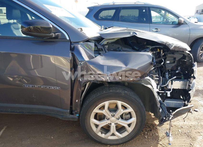 Photo 18 of 2024 Jeep Compass LATITUDE 4X4 (VIN 3C4NJDBN0RT132792)