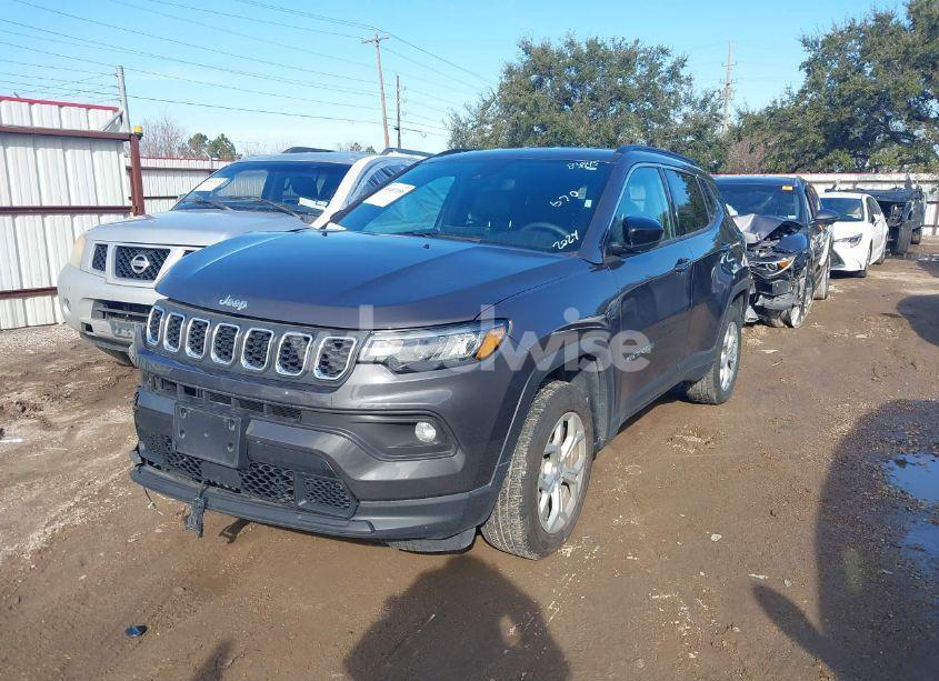 Photo 2 of 2024 Jeep Compass LATITUDE 4X4 (VIN 3C4NJDBN0RT132792)
