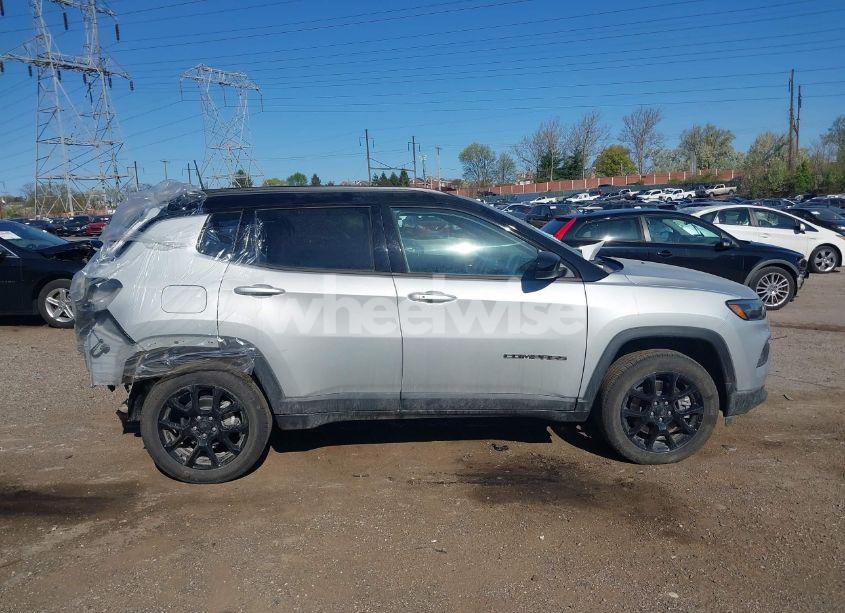 Photo 14 of 2024 Jeep Compass LATITUDE 4X4 (VIN 3C4NJDBN0RT159703)