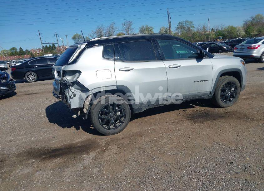 Photo 4 of 2024 Jeep Compass LATITUDE 4X4 (VIN 3C4NJDBN0RT159703)