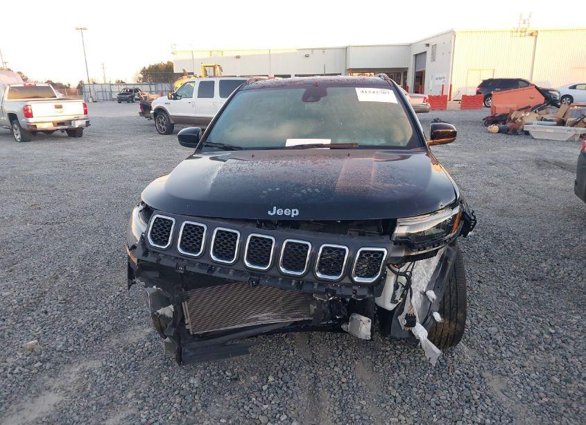 Photo 12 of 2024 Jeep Compass LATITUDE 4X4 (VIN 3C4NJDBN0RT599212)