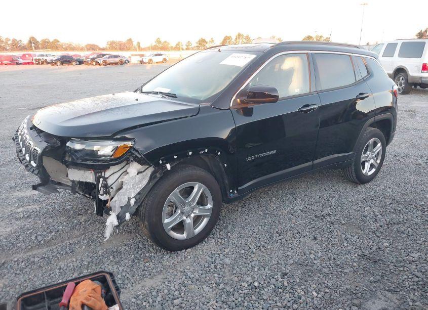 Photo 2 of 2024 Jeep Compass LATITUDE 4X4 (VIN 3C4NJDBN0RT599212)