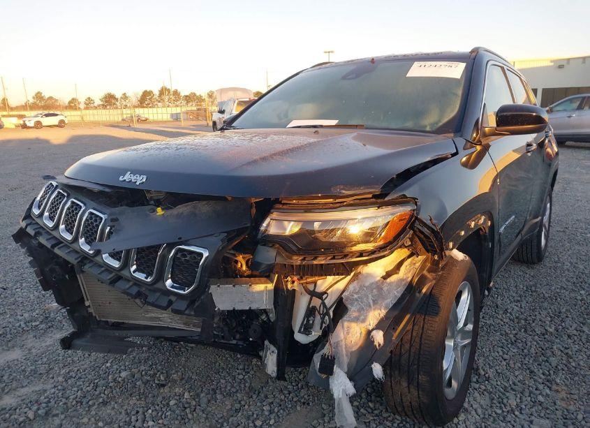 Photo 6 of 2024 Jeep Compass LATITUDE 4X4 (VIN 3C4NJDBN0RT599212)
