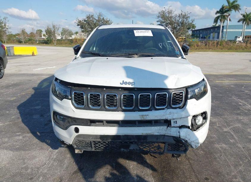 Photo 12 of 2024 Jeep Compass LATITUDE 4X4 (VIN 3C4NJDBN0RT604330)