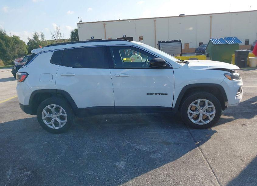 Photo 13 of 2024 Jeep Compass LATITUDE 4X4 (VIN 3C4NJDBN0RT604330)