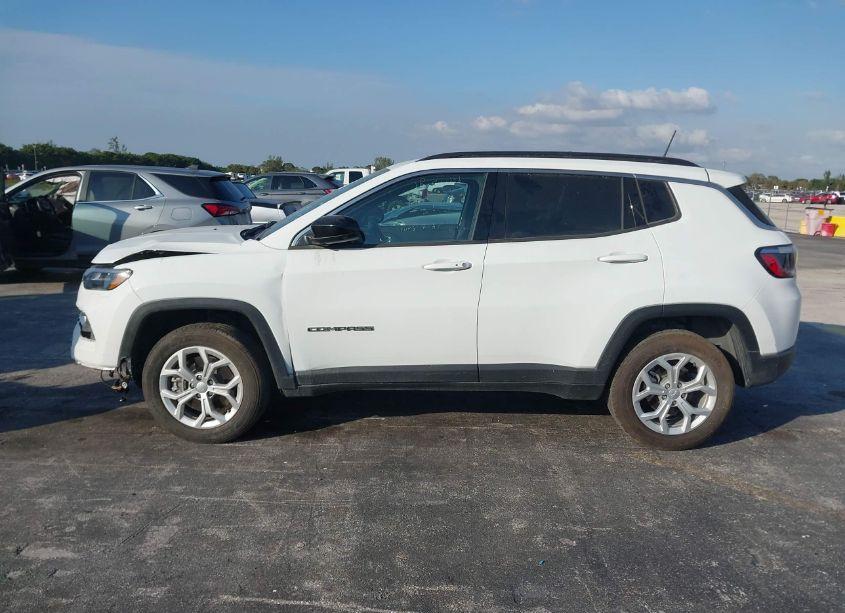 Photo 14 of 2024 Jeep Compass LATITUDE 4X4 (VIN 3C4NJDBN0RT604330)