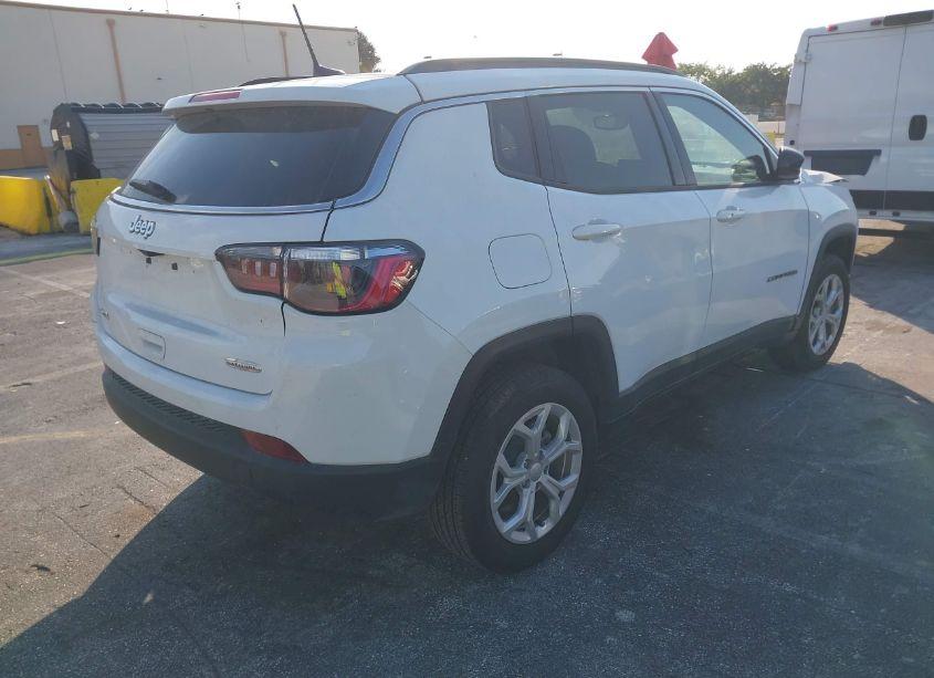 Photo 4 of 2024 Jeep Compass LATITUDE 4X4 (VIN 3C4NJDBN0RT604330)