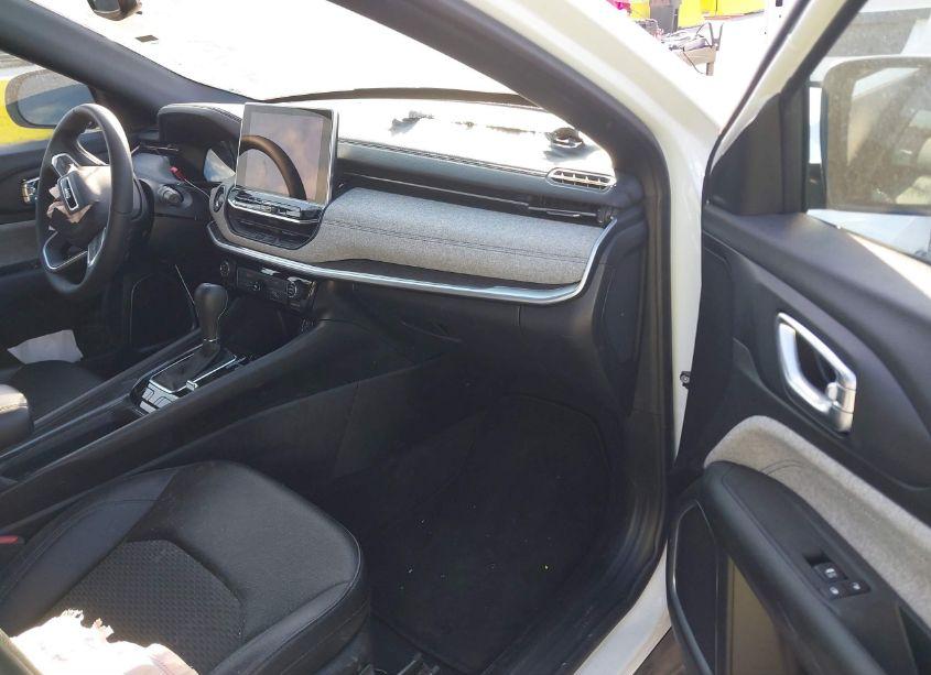 Photo 5 of 2024 Jeep Compass LATITUDE 4X4 (VIN 3C4NJDBN0RT604330)