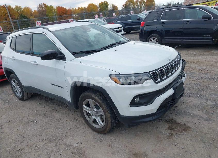 2024 Jeep Compass LATITUDE 4X4 (VIN 3C4NJDBN1RT103690) main photo