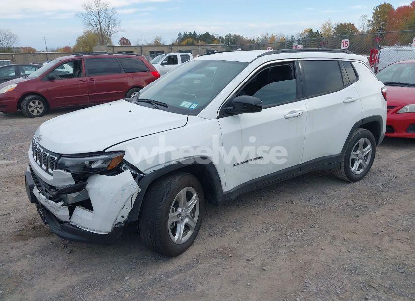 Photo 2 of 2024 Jeep Compass LATITUDE 4X4 (VIN 3C4NJDBN1RT103690)