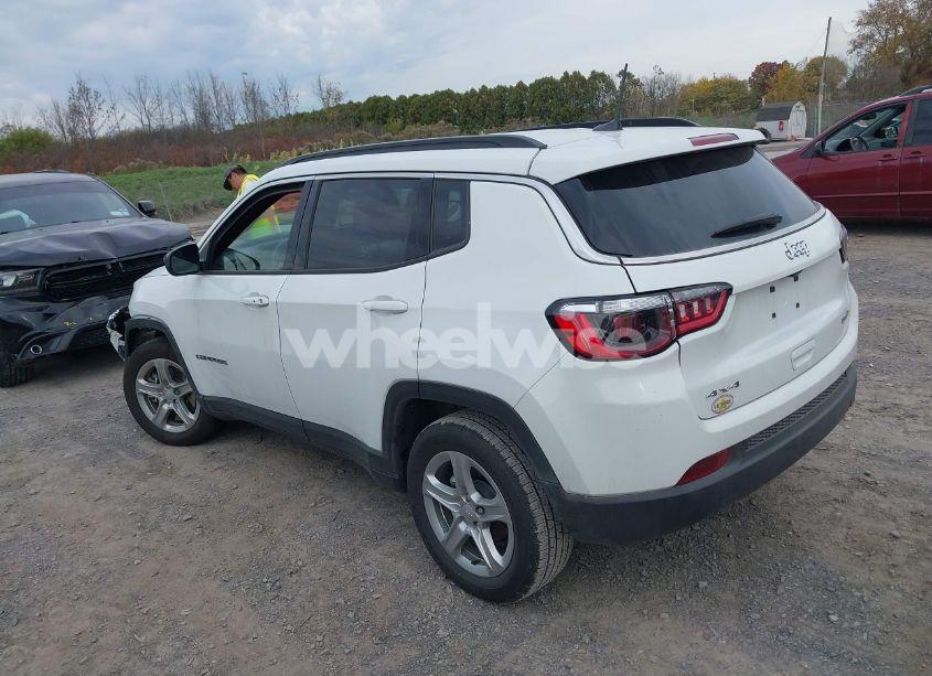 Photo 3 of 2024 Jeep Compass LATITUDE 4X4 (VIN 3C4NJDBN1RT103690)