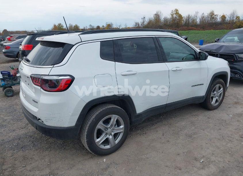 Photo 4 of 2024 Jeep Compass LATITUDE 4X4 (VIN 3C4NJDBN1RT103690)