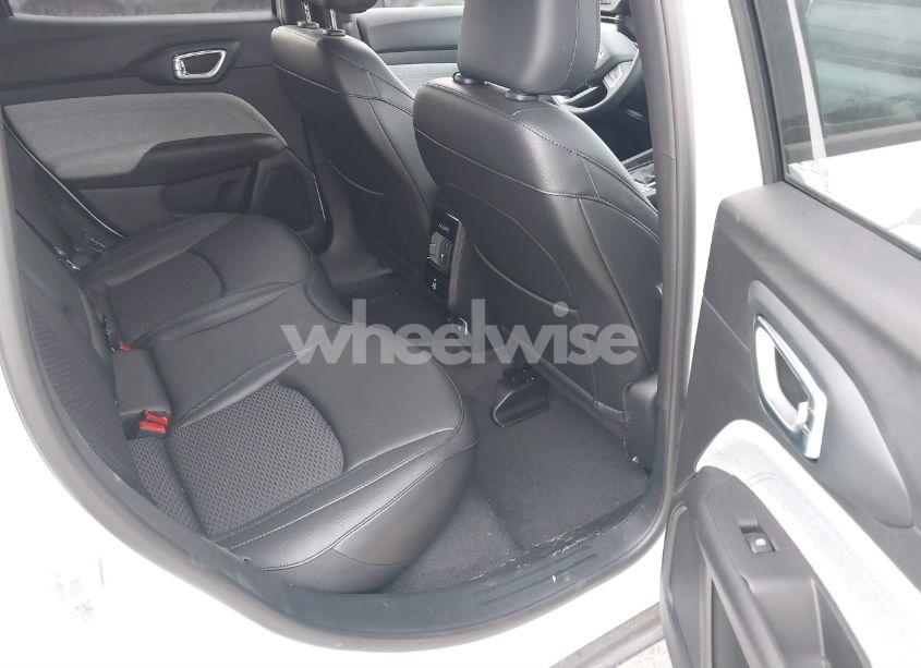Photo 8 of 2024 Jeep Compass LATITUDE 4X4 (VIN 3C4NJDBN1RT103690)