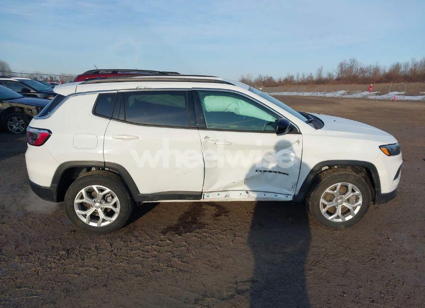 Photo 13 of 2024 Jeep Compass LATITUDE 4X4 (VIN 3C4NJDBN1RT118416)