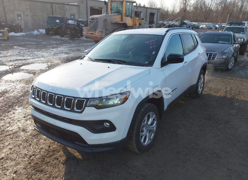 Photo 2 of 2024 Jeep Compass LATITUDE 4X4 (VIN 3C4NJDBN1RT118416)