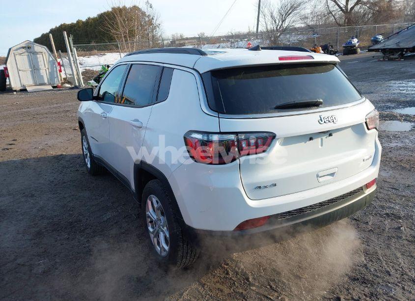Photo 3 of 2024 Jeep Compass LATITUDE 4X4 (VIN 3C4NJDBN1RT118416)