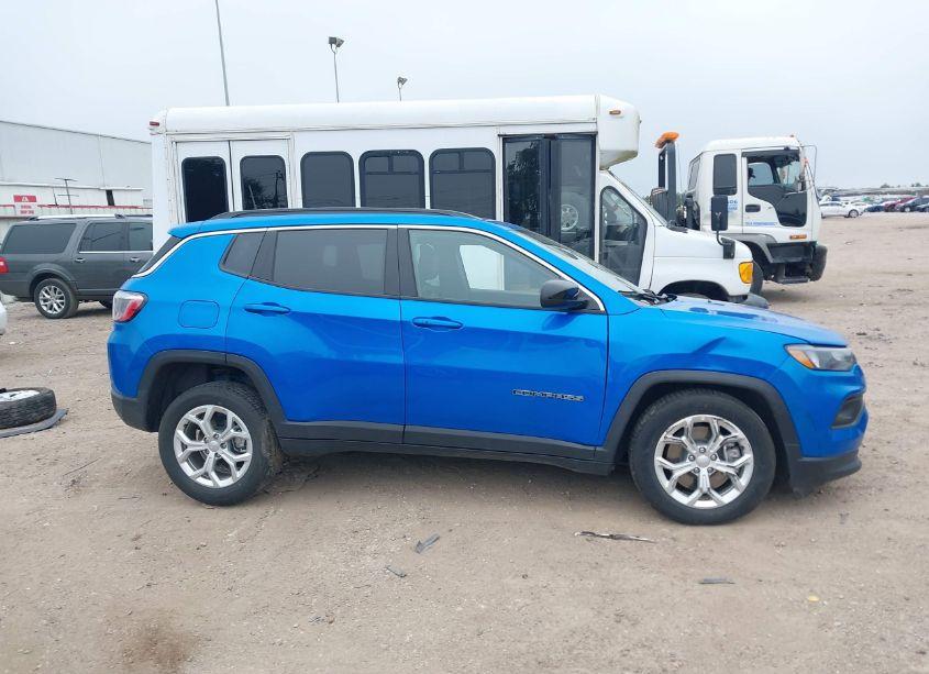 Photo 14 of 2024 Jeep Compass LATITUDE 4X4 (VIN 3C4NJDBN1RT119372)