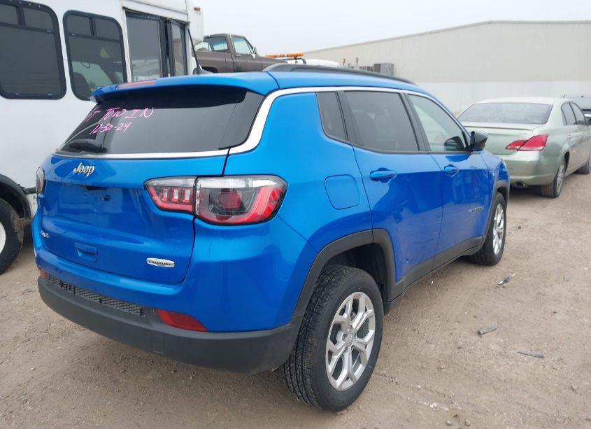 Photo 4 of 2024 Jeep Compass LATITUDE 4X4 (VIN 3C4NJDBN1RT119372)
