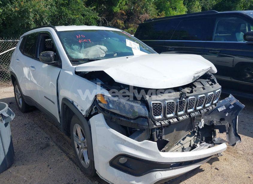 2024 Jeep Compass LATITUDE 4X4 (VIN 3C4NJDBN1RT595525) main photo