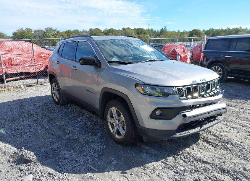 2024 Jeep Compass LATITUDE 4X4 (VIN 3C4NJDBN1RT605230) main photo