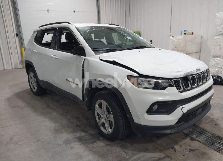 2024 Jeep Compass LATITUDE 4X4 (VIN 3C4NJDBN1RT606233) main photo