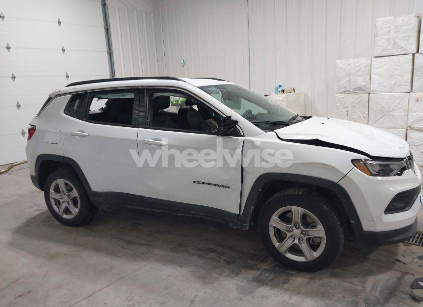 Photo 14 of 2024 Jeep Compass LATITUDE 4X4 (VIN 3C4NJDBN1RT606233)