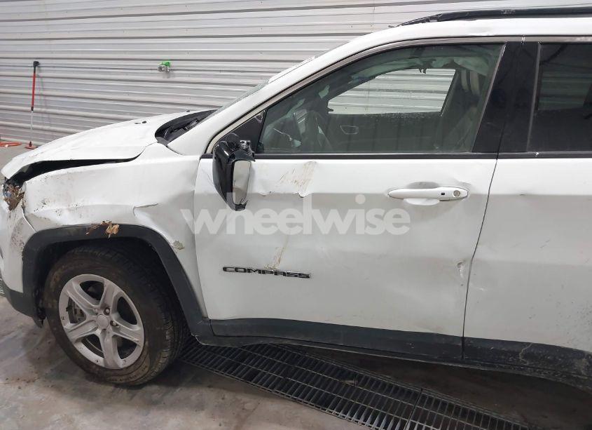 Photo 18 of 2024 Jeep Compass LATITUDE 4X4 (VIN 3C4NJDBN1RT606233)