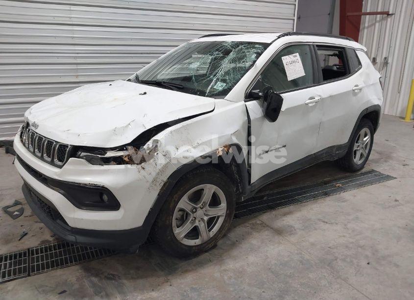 Photo 2 of 2024 Jeep Compass LATITUDE 4X4 (VIN 3C4NJDBN1RT606233)