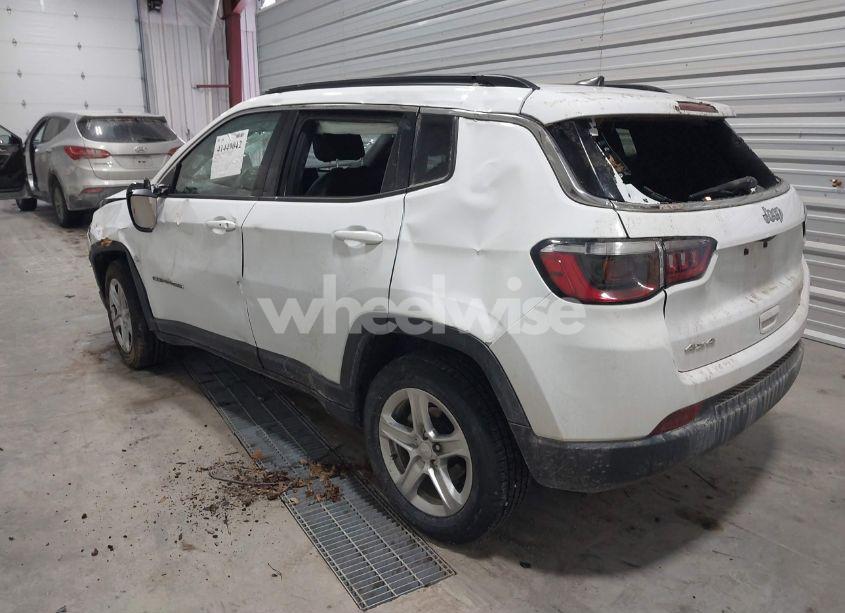 Photo 3 of 2024 Jeep Compass LATITUDE 4X4 (VIN 3C4NJDBN1RT606233)