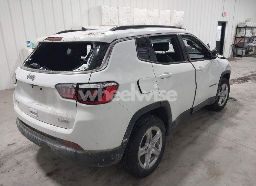 Photo 4 of 2024 Jeep Compass LATITUDE 4X4 (VIN 3C4NJDBN1RT606233)