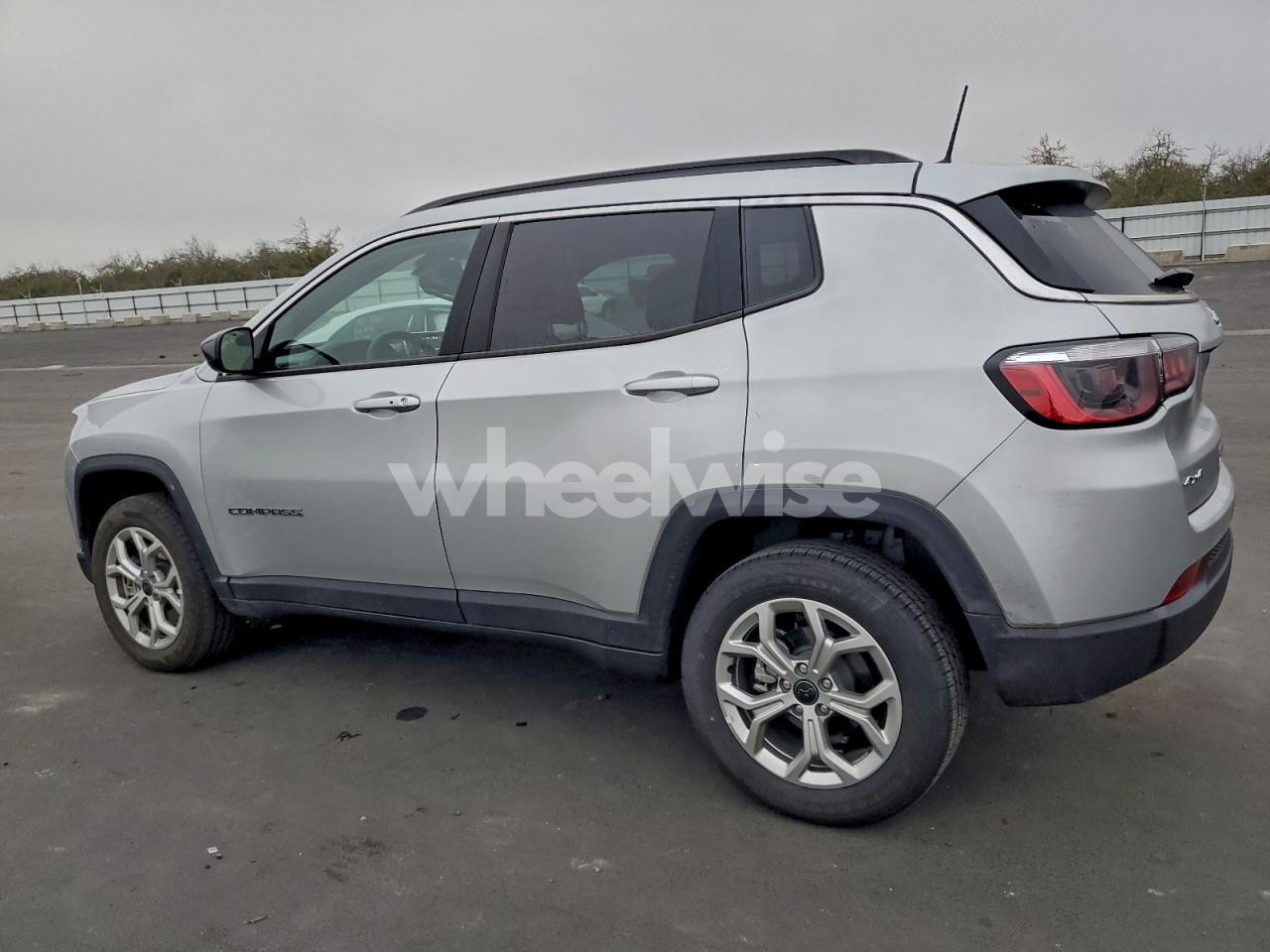 Photo 2 of 2025 JEEP COMPASS LATITUDE (VIN 3C4NJDBN1ST597409)