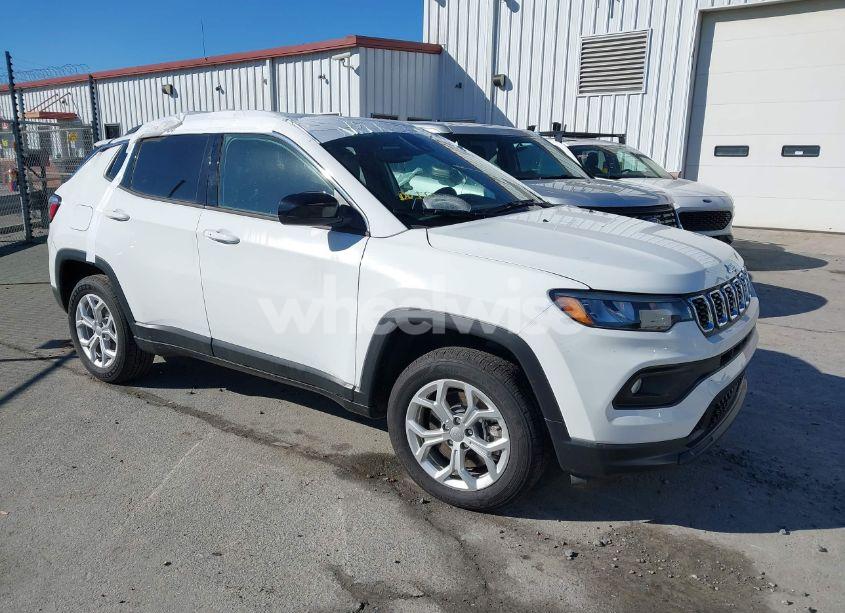 2024 Jeep Compass LATITUDE 4X4 (VIN 3C4NJDBN2RT100331) main photo